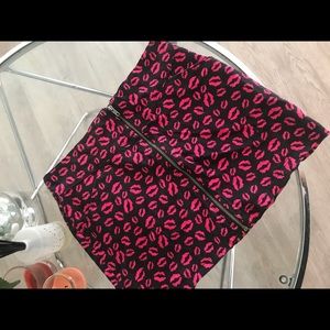 Lipstick print mini skirt from H&M